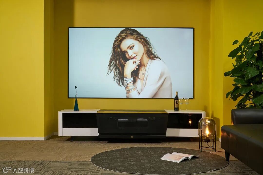 拥有“无边框”百吋电视是什么体验?从此它成了我的解闷神器!