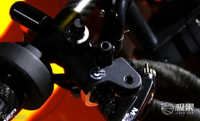 国产“纯电重型”摩托车!极速200km/h、续航400km...价格太惊人