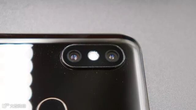 双频GPS,全球定位精准不漂移,小米8手机评测