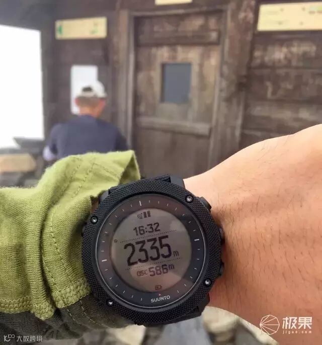 Suunto Traverse Alpha 腕表