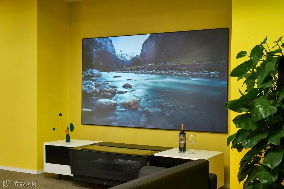 拥有“无边框”百吋电视是什么体验?从此它成了我的解闷神器!