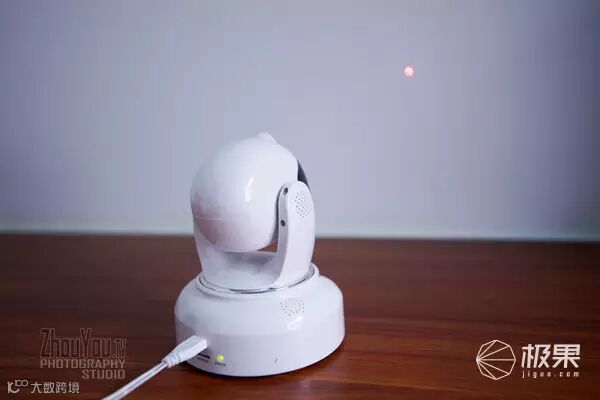 iFamCare小觅智能逗宠监护器