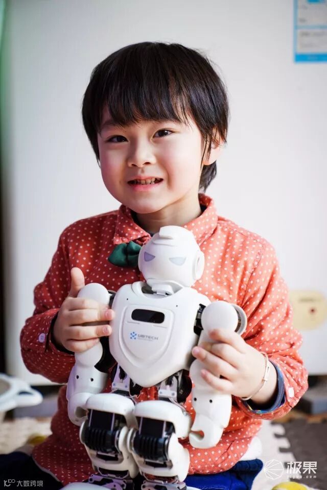 优必选AlphaEbot机器人