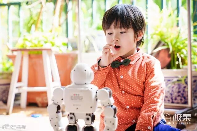 优必选AlphaEbot机器人