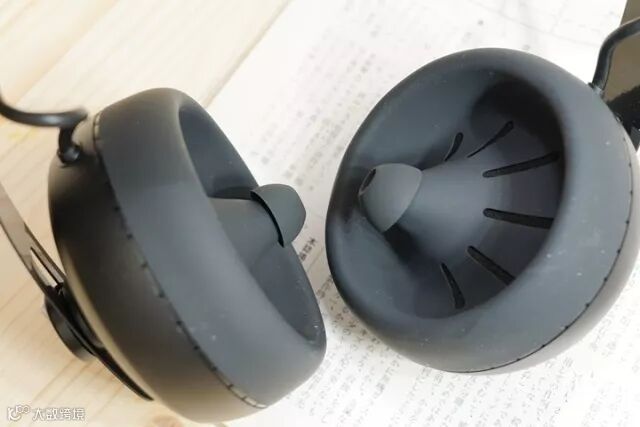造型真奇葩!头戴式+入耳式耳机,能让你颅内爆炸…