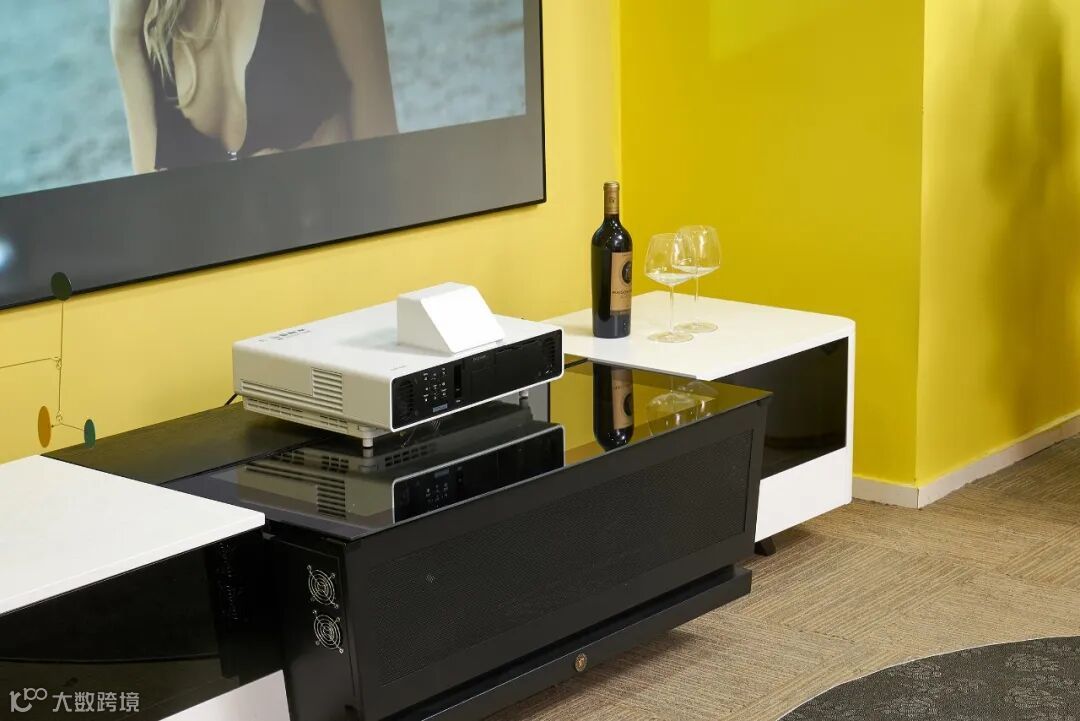 拥有“无边框”百吋电视是什么体验?从此它成了我的解闷神器!