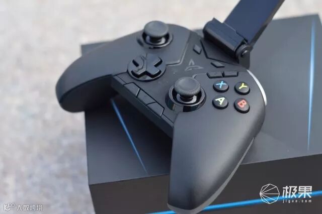 飞智八爪鱼手机手柄