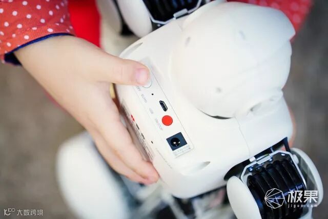 优必选AlphaEbot机器人