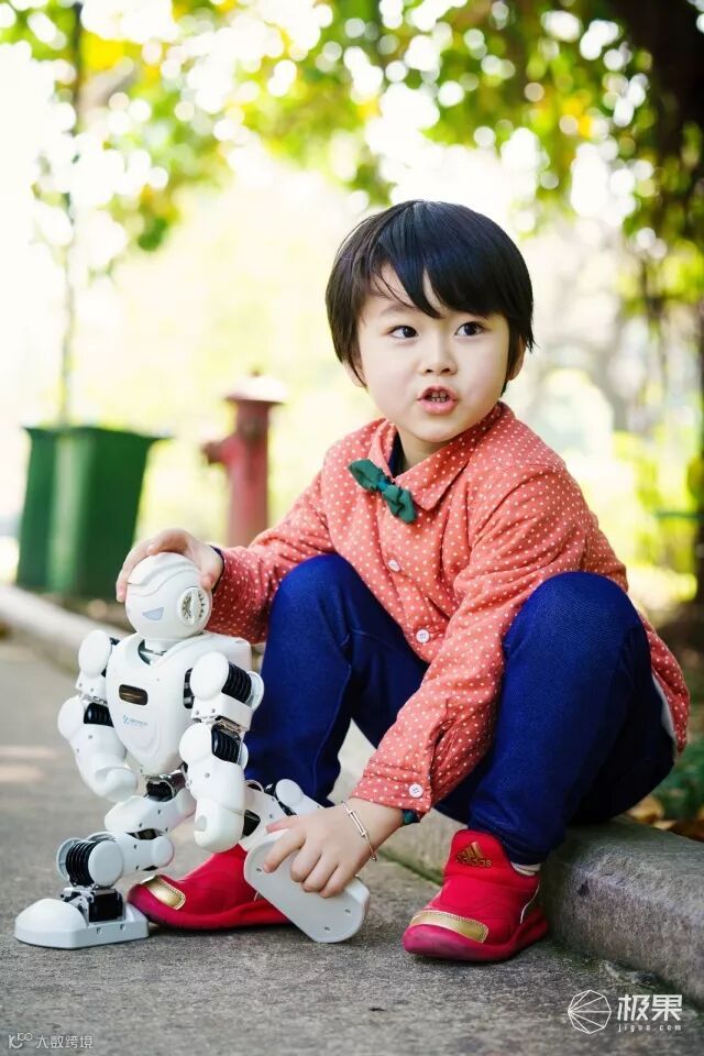 优必选AlphaEbot机器人