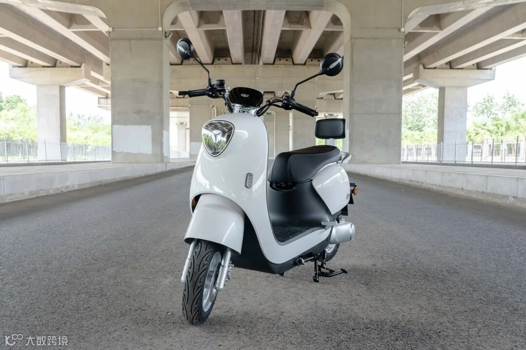 雅迪M6体验:舒适度堪比移动沙发,短途代步靠它爽翻了!