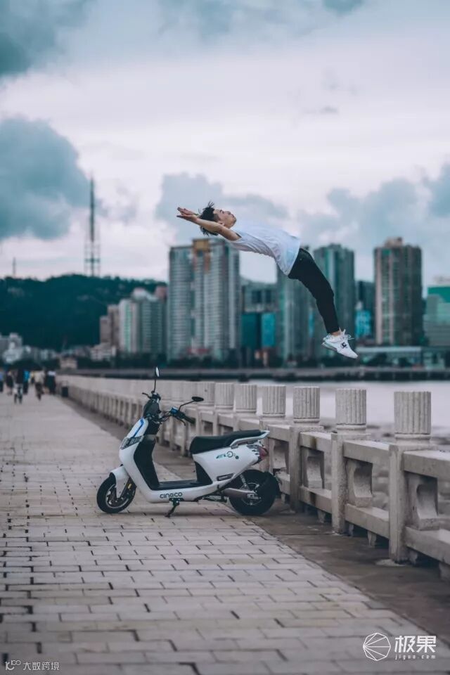 森蓝O2电动摩托车