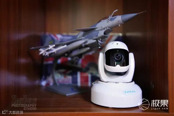 iFamCare小觅智能逗宠监护器