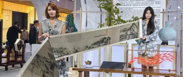 凯喜雅携AI织造《富春山居图》完整版亮相第八届进博会，9米长卷再现丝绸织造奇迹