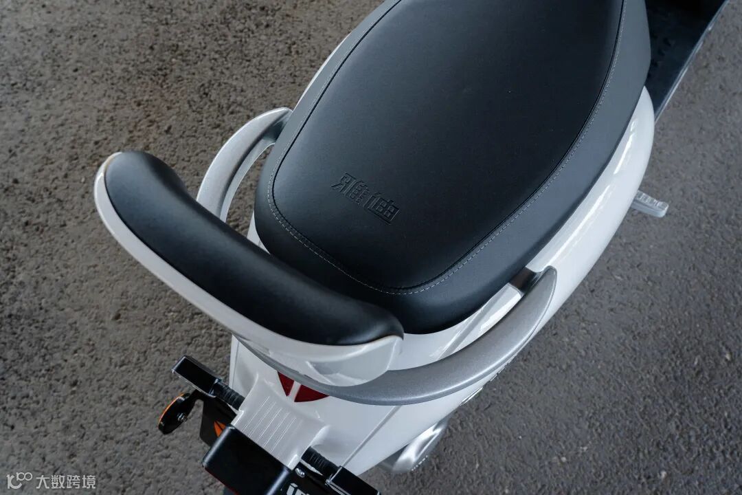 雅迪M6体验:舒适度堪比移动沙发,短途代步靠它爽翻了!