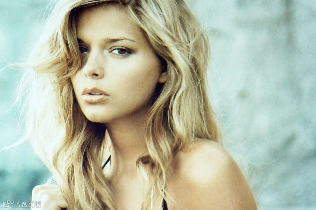 拥有“无边框”百吋电视是什么体验?从此它成了我的解闷神器!