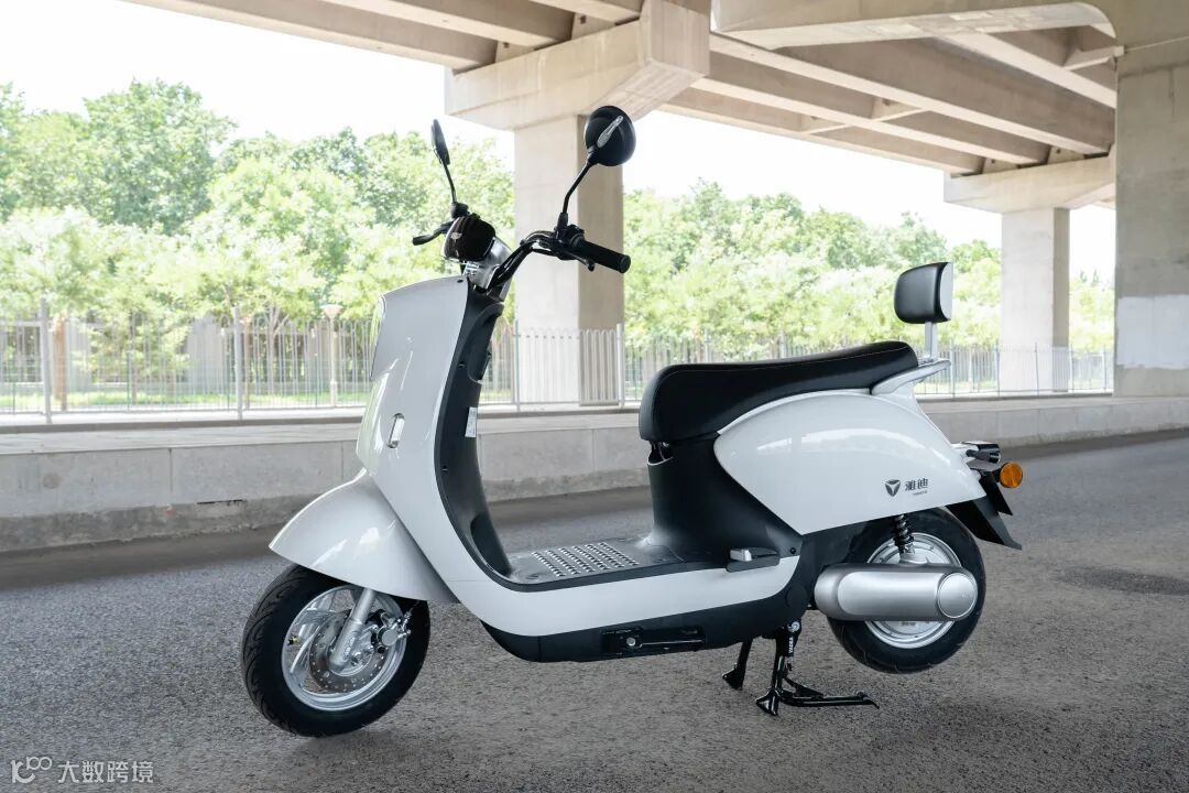 雅迪M6体验:舒适度堪比移动沙发,短途代步靠它爽翻了!