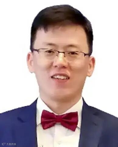 A person in a suit and bow tie

AI-generated content may be incorrect.