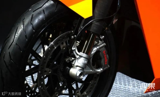 国产“纯电重型”摩托车!极速200km/h、续航400km...价格太惊人