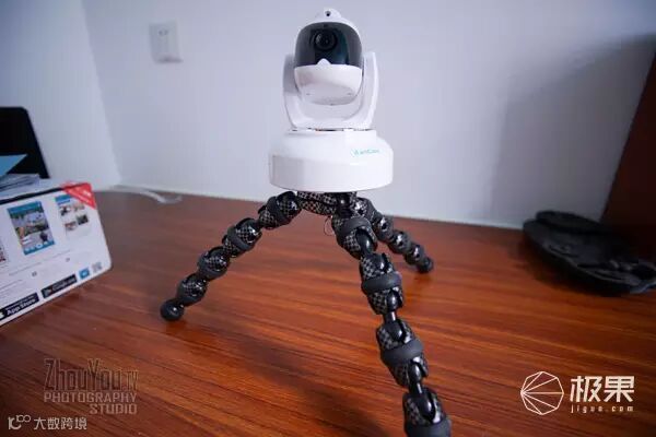 iFamCare小觅智能逗宠监护器