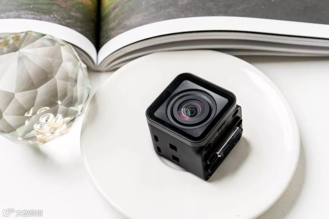 相机也有“组装”的?小长假最强vlog神器来了!还能合体无人机……