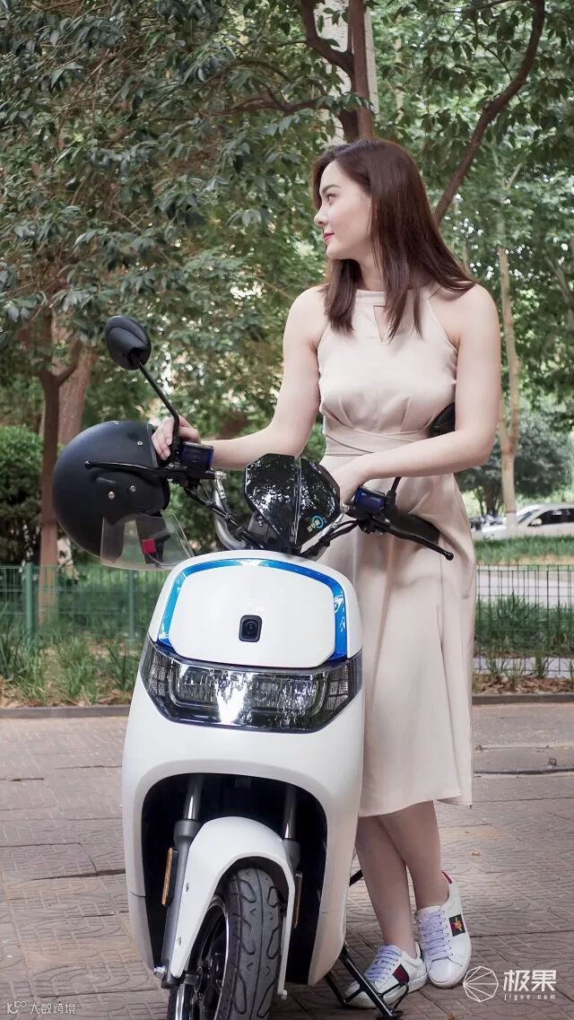 森蓝O2电动摩托车