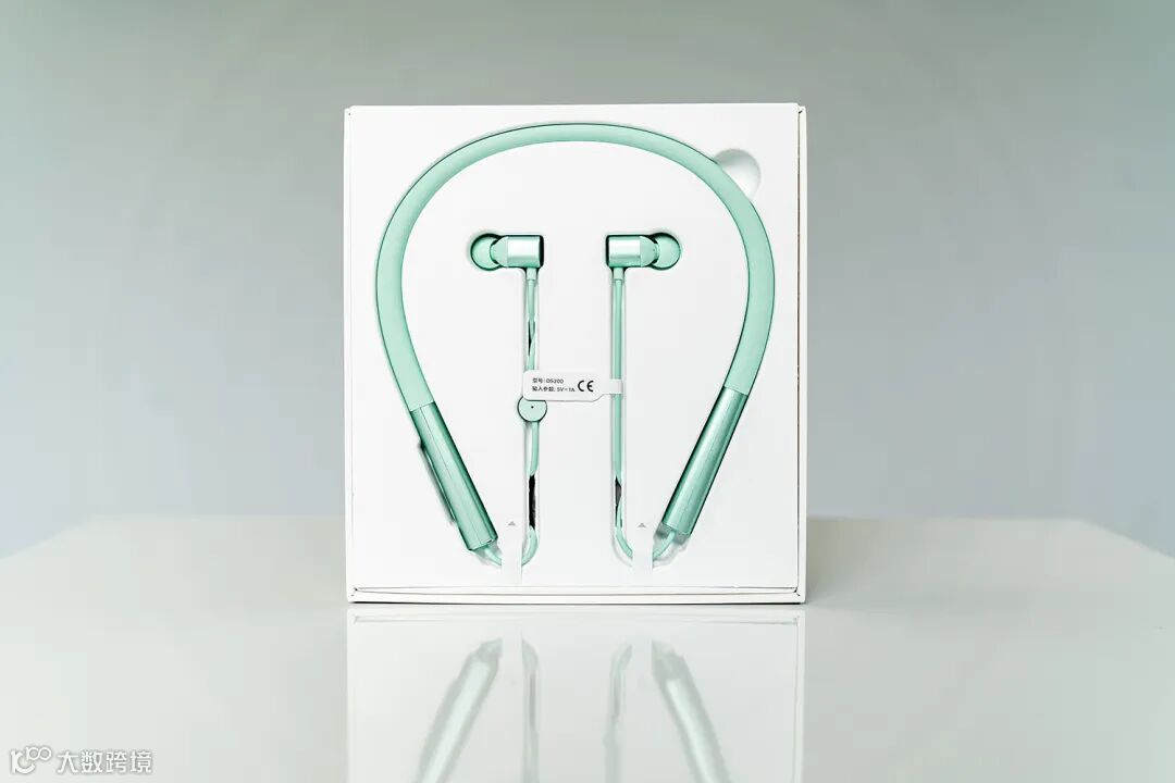 颜值性能兼具,忘却充电烦恼:这耳机满足我日常通勤、娱乐需要!