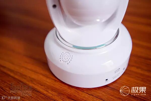 iFamCare小觅智能逗宠监护器