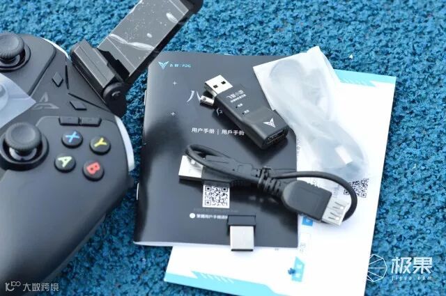 飞智八爪鱼手机手柄