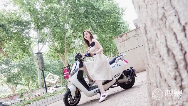 森蓝O2电动摩托车