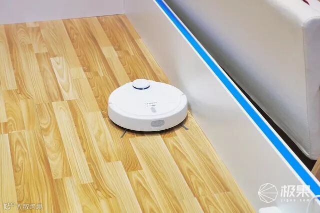 岚豹扫地机器人亮相CESA:能定位、吸力大、APP贴心