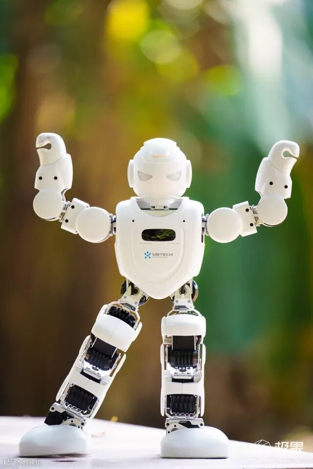 优必选AlphaEbot机器人