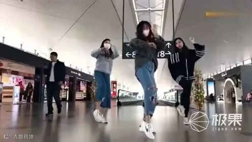 啥姿势都会?这个AI让你一键变成尬舞网红