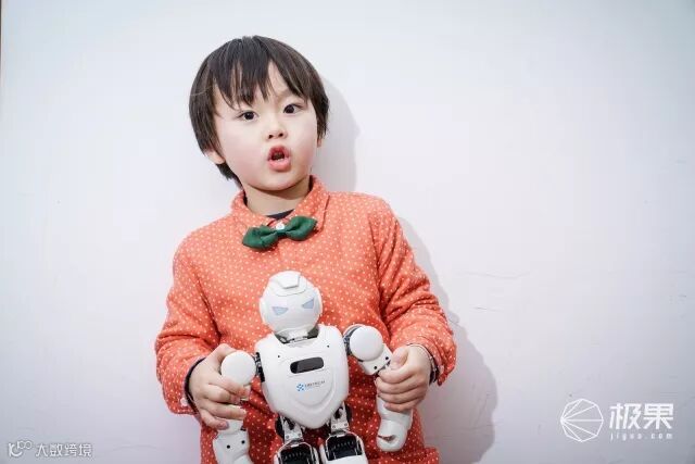 优必选AlphaEbot机器人