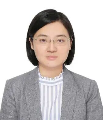 人穿着西装

AI 生成的内容可能不正确。