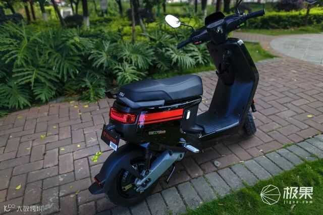 动力强劲续航长久,小牛电动车M+PRO也能有推背感