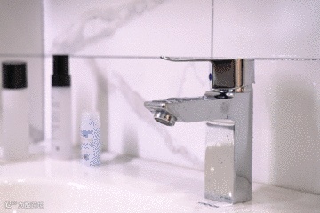 运动爱好者的最佳拍档马拉松冠军选择「瀑布洗」热水器