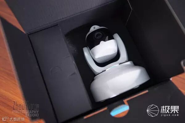 iFamCare小觅智能逗宠监护器