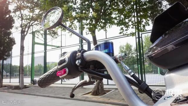 森蓝O2电动摩托车