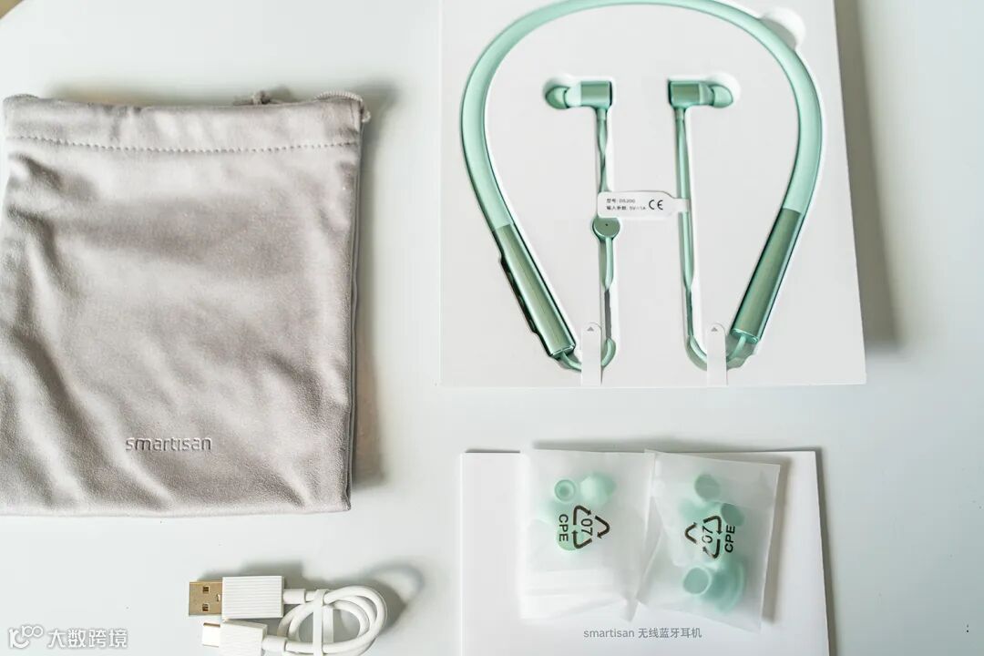 颜值性能兼具,忘却充电烦恼:这耳机满足我日常通勤、娱乐需要!