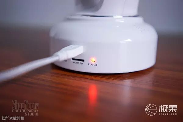 iFamCare小觅智能逗宠监护器