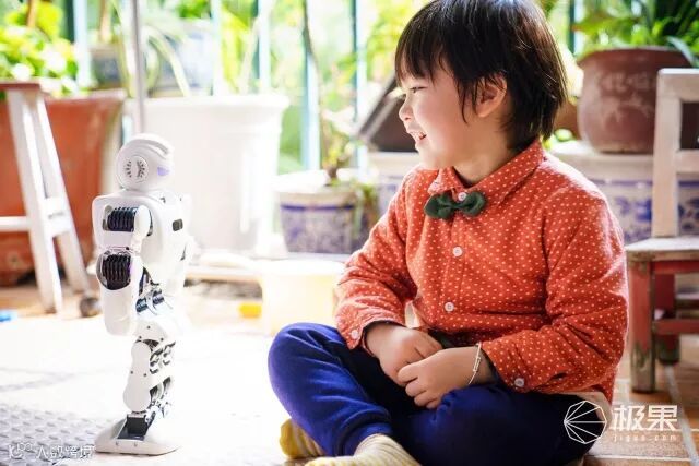 优必选AlphaEbot机器人