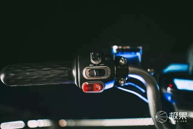 森蓝O2电动摩托车