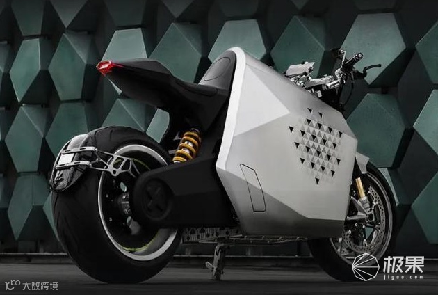 国产“纯电重型”摩托车!极速200km/h、续航400km...价格太惊人