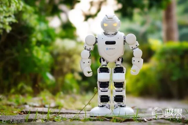 优必选AlphaEbot机器人