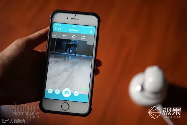 iFamCare小觅智能逗宠监护器