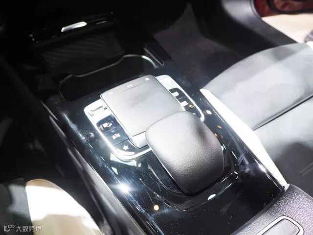 奔驰入门轿车A级三厢首发体验:外观空间秒杀宝马奥迪