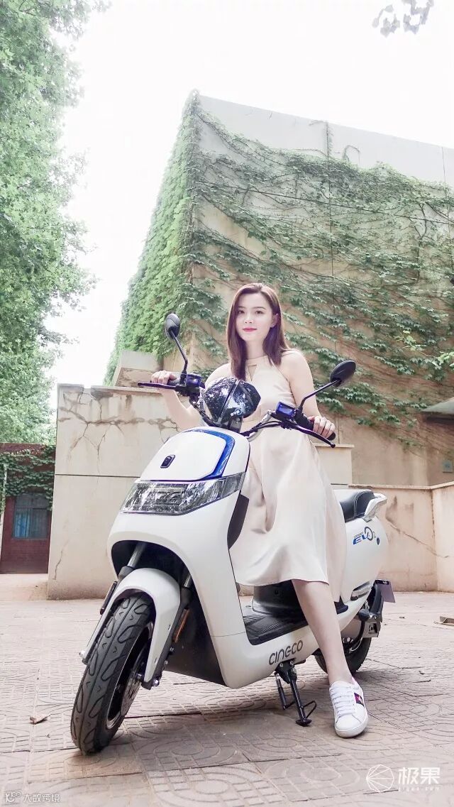 森蓝O2电动摩托车