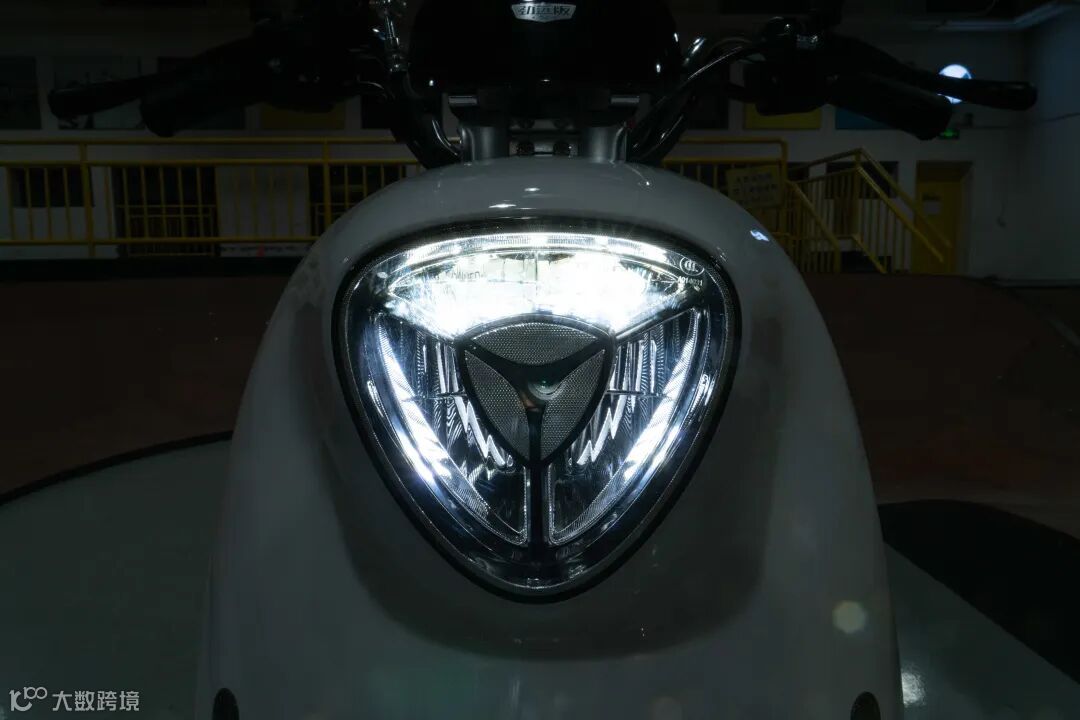 雅迪M6体验:舒适度堪比移动沙发,短途代步靠它爽翻了!