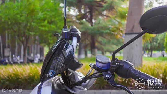 森蓝O2电动摩托车