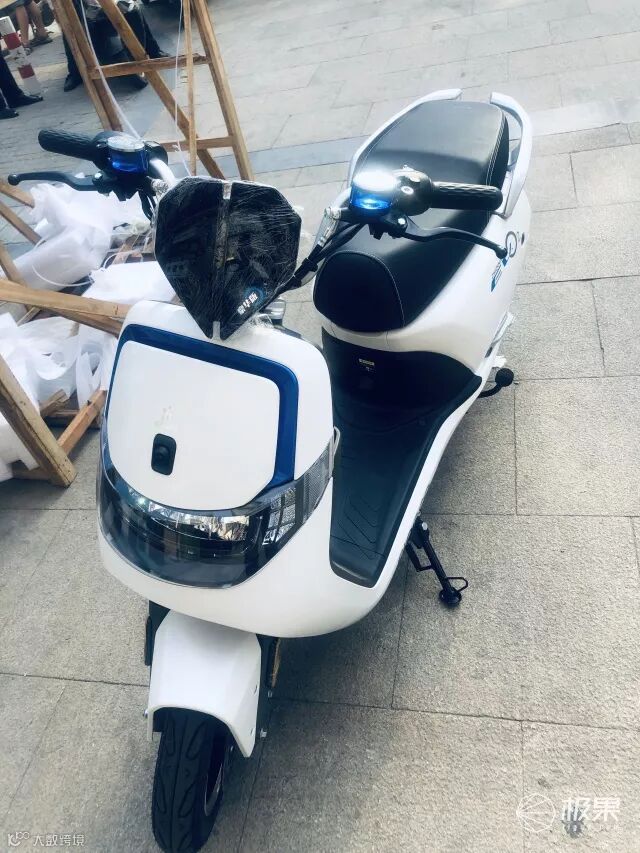 森蓝O2电动摩托车